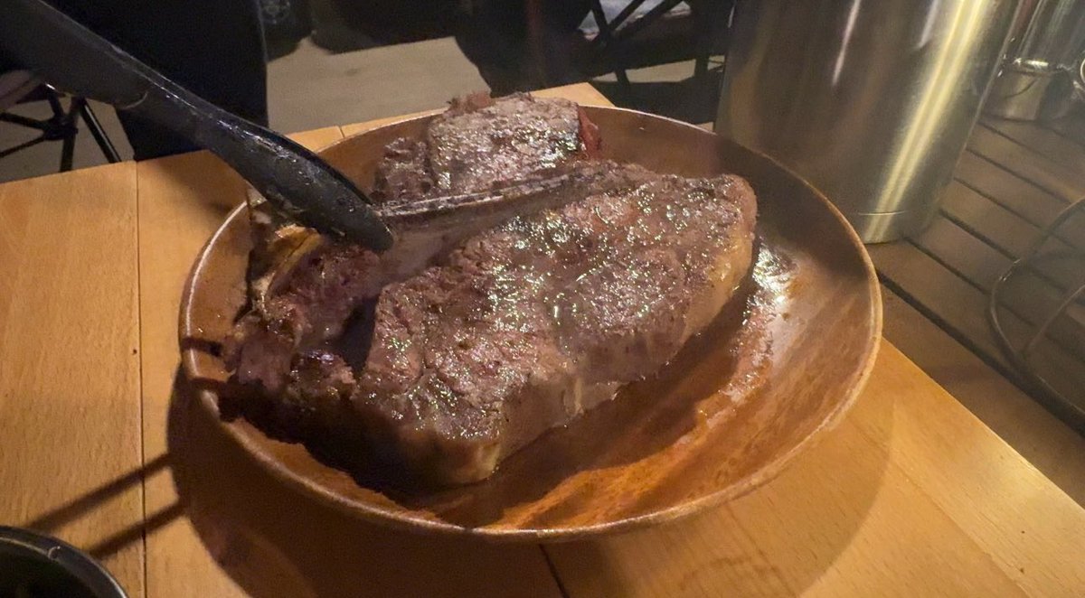 mikketane's tweet photo. プライベートエリアキャンプ🏕️
大自然のなかのサウナ、おいしいもの、
気の置けない仲間たち…
やばいこれ最強なんですけど◡̈︎♡

【史上最強キャンプにオッサンたちが大はしゃぎ！】
https://t.co/do8puC1qYn https://t.co/kL62cie16g