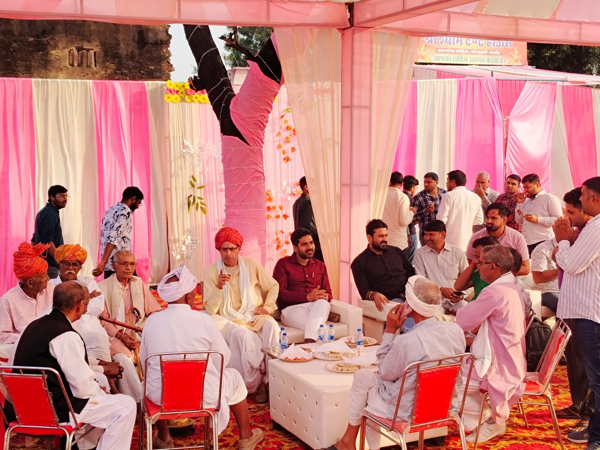 mpalwar's tweet photo. आज सौरवा, नंगली बलाहीर, उत्सव गार्डन बहरोड़, बर्डोद, जोनायचा कलां और रेवाड़ी के अलग अलग पारिवारिक समारोहों में शामिल हुआ। लोगों का अथाह प्यार और सम्मान बहुत ख़ुशी देता है। यही मेरी असली पूंजी है। आप लोगों का बहुत धन्यवाद!
#बहरोड़_विधानसभा_क्षेत्र
#behror
#Mpalwar
#Rajasthan
#BJP https://t.co/nfOWnUpO1F