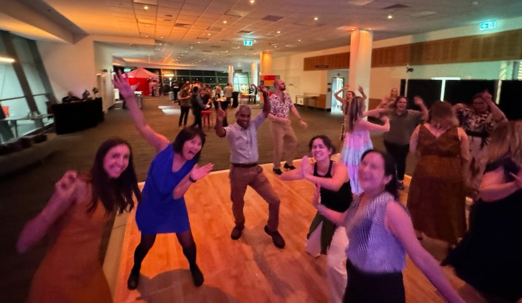 RadOncResearch (@hegifiona) on Twitter photo Oh dear! It must be #COSA24! <a href="/yapml/">ML Yap</a> <a href="/DrBryanChan/">Bryan Chan</a> <a href="/COSAoncology/">COSA</a> <a href="/PeterMacRadOnc/">Peter Mac Radiation Oncology</a> <a href="/TROGfightcancer/">Trans Tasman Radiation Oncology Group</a> <a href="/MP_MacManus/">Michael MacManus</a> <a href="/gerryhanna/">Gerry Hanna</a> Oh dear! It must be #COSA24! <a href="/yapml/">ML Yap</a> <a href="/DrBryanChan/">Bryan Chan</a> <a href="/COSAoncology/">COSA</a> <a href="/PeterMacRadOnc/">Peter Mac Radiation Oncology</a> <a href="/TROGfightcancer/">Trans Tasman Radiation Oncology Group</a> <a href="/MP_MacManus/">Michael MacManus</a> <a href="/gerryhanna/">Gerry Hanna</a>