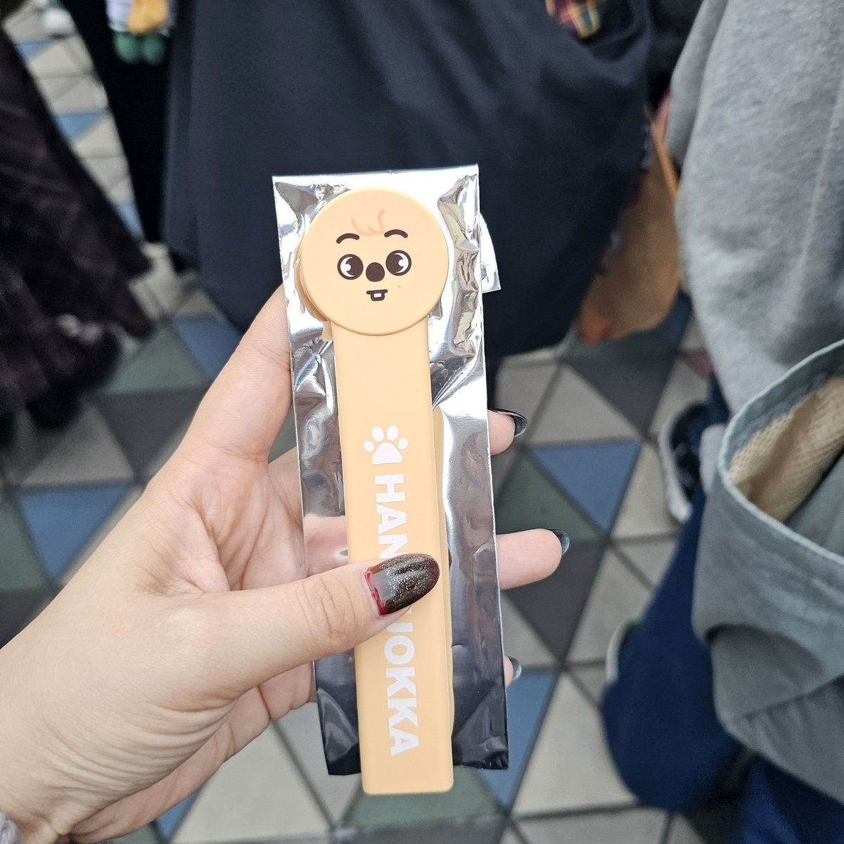 aya043___811's tweet photo. straykids うちわグリップ 交換

[求]チャンビン  
[譲]ハン https://t.co/rliqwQ1V7N