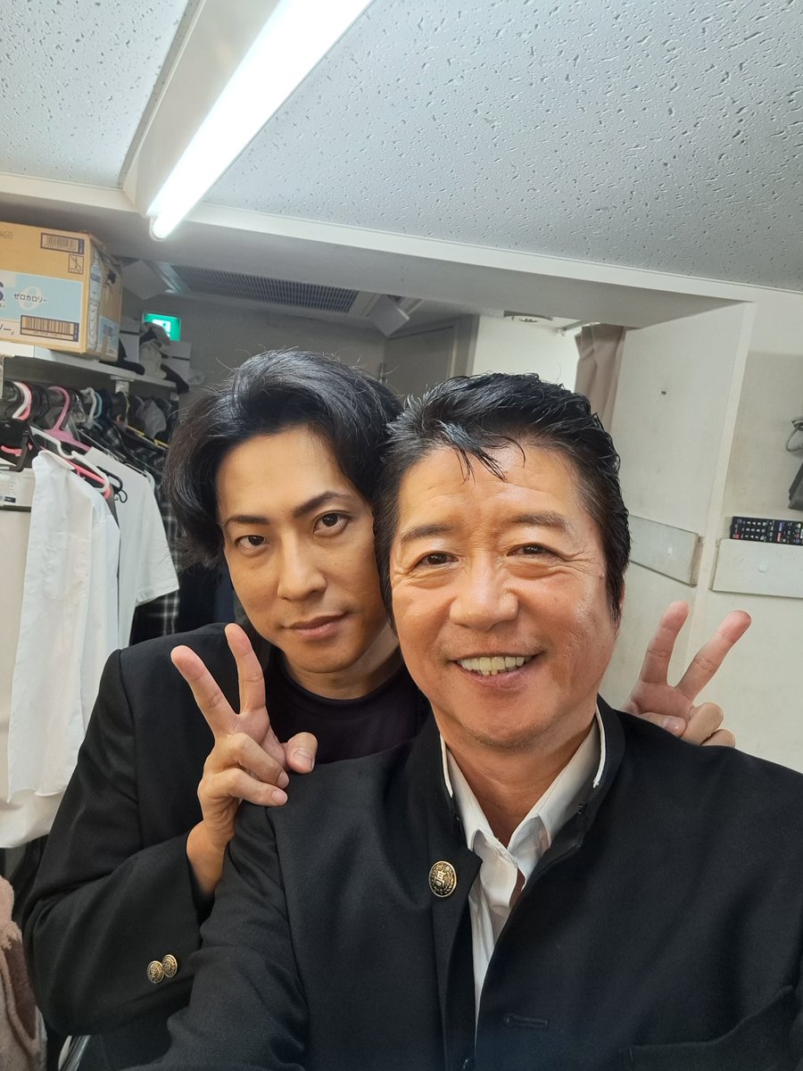nagatokatsuhiko's tweet image. 本日の昼公演も満席の中で沢山の笑いに包まれ無事に終わりました！夜の公演も満席です！お気をつけて劇場にいらして下さいね。お待ちしてます。
#東京印 #小笠原健
「#放課後のファラソド」