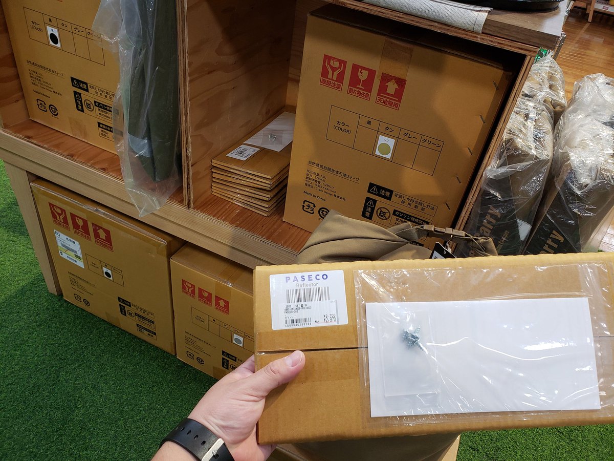 takamura0801's tweet photo. 少ないですが、 #パセコ のストーブ、
反射板入荷してます✨
しかも何故か、少し安いです🤣
#PASECO
#キャンプストーブ
#冬キャンプ https://t.co/owUVh60Gsr