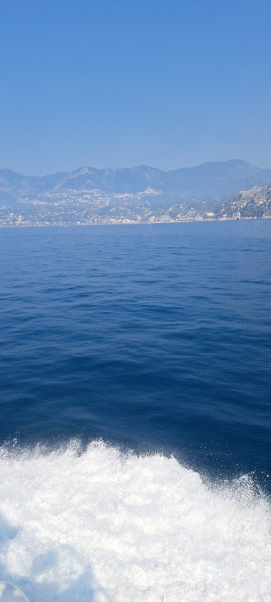 Buongiorno e buon weekend X un abbraccio e un caffè a tutti 🫂☕️🌹😘🌞