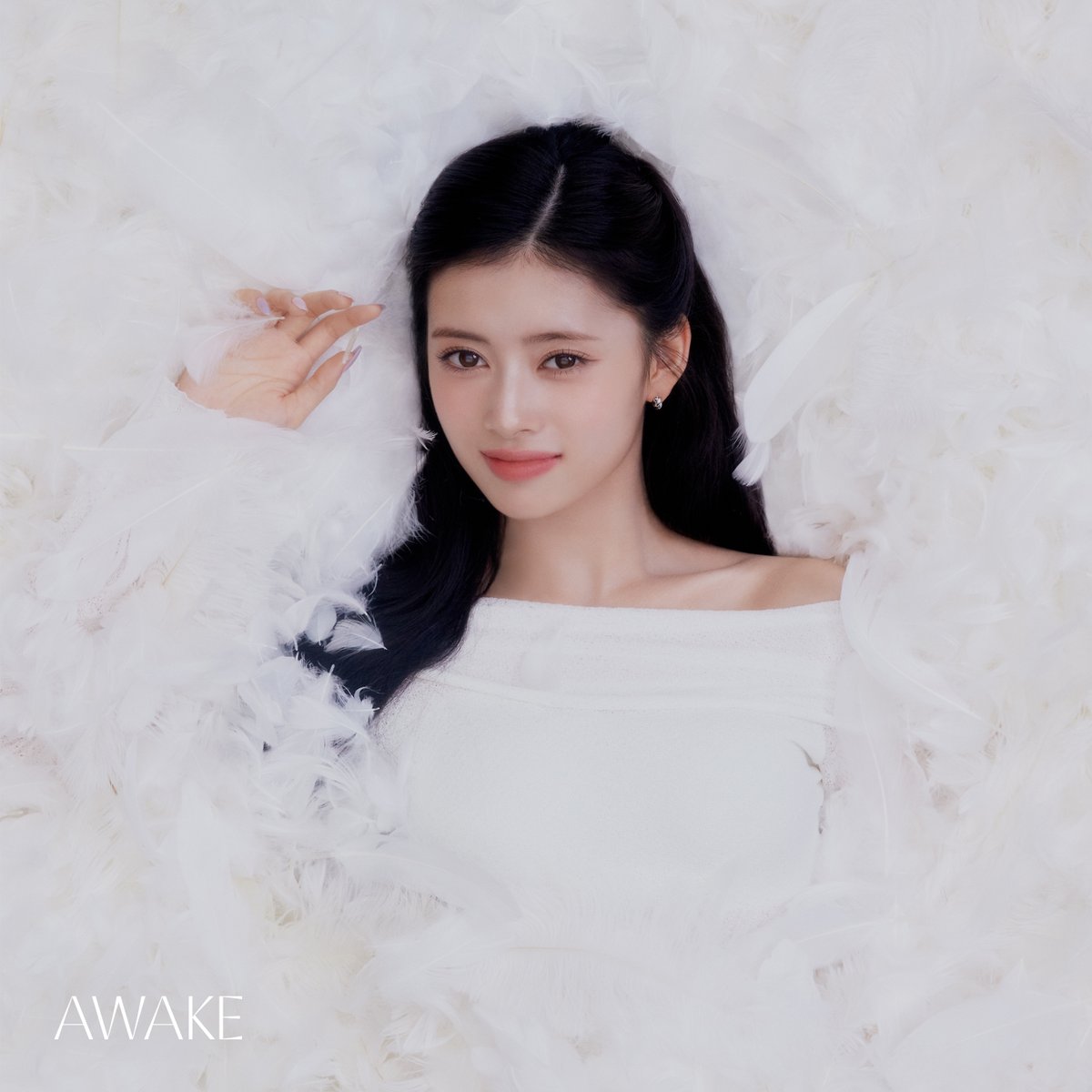 NiziU RIMA サイン入りうちわ AWAKE 週末限定値下げ！！NiziU RIMA サイン入りうちわ AWAKE - メルカリ