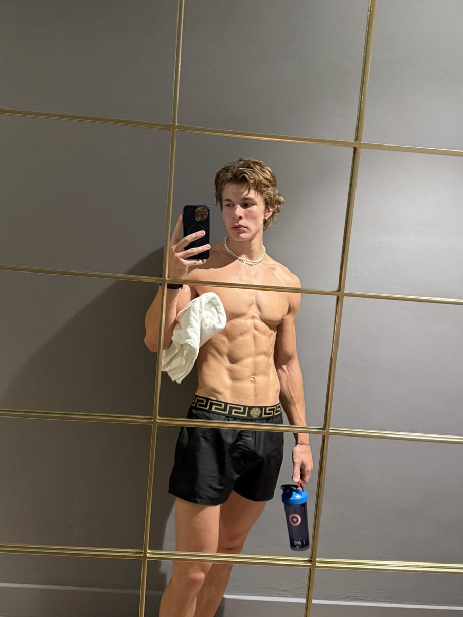 SteveSwish3's tweet photo. Bro don’t forget to stretch and invest in your body frfr https://t.co/XdbDy1WVJ2