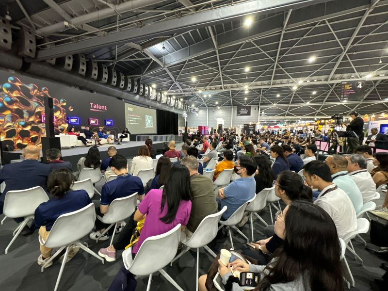 TramANguyen's tweet image. At the @sgfintechfest Singapore Fintech Festival, such a pleasure to speak on a panel discussion on &quot;The #FutureofWork in Financial Services: Navigating the #GenerativeAl Revolution&quot;   

 Joining me at this panel was Carolyn Neo, CEO IBFSG - The Institute of Banking &amp;amp; Finance…