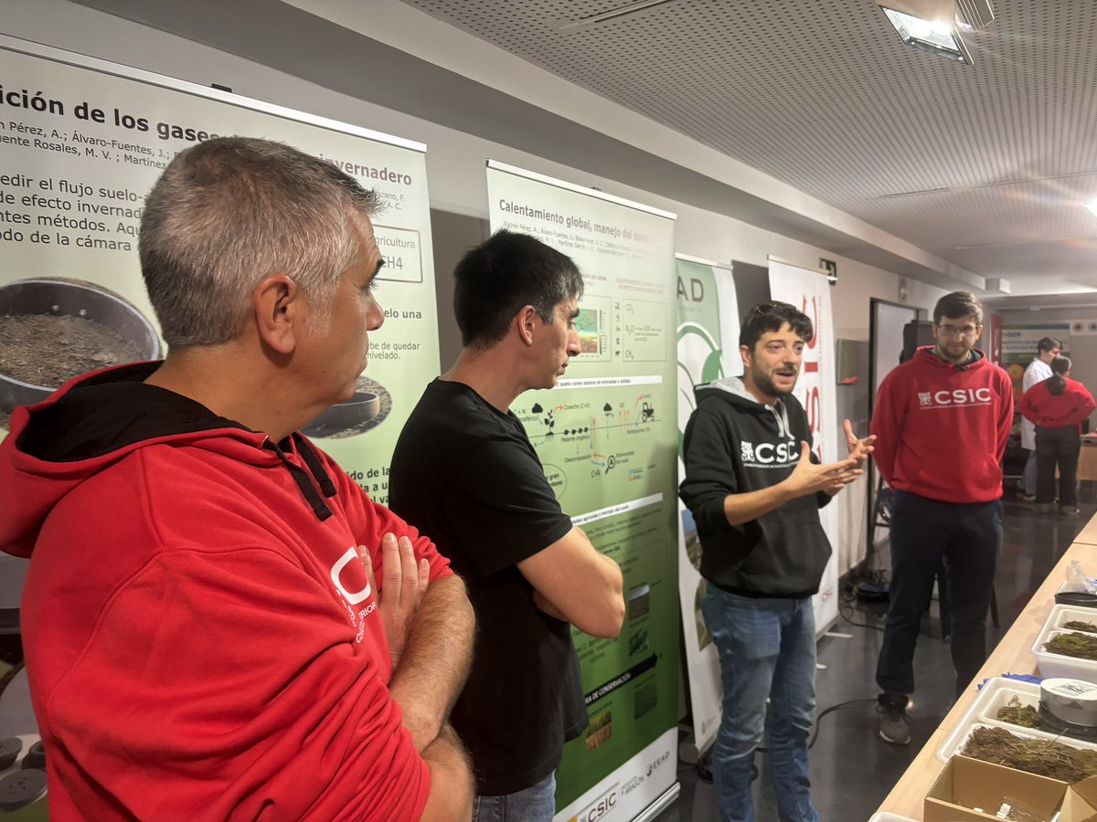 En la pasada Semana de la Ciencia organizada por @AragonCsic nuestro grupo de investigación en <a href="/EEAD_CSIC/">EEAD - CSIC</a>  impartió un taller sobre la importancia de los suelos  agrícolas y su papel como sumidero de gases de efecto invernadero. Gracias <a href="/FranCafa13/">Francisco Cafaro La Menza</a> <a href="/AdrianMechas/">Adrian Mechas</a> #Fernando #César