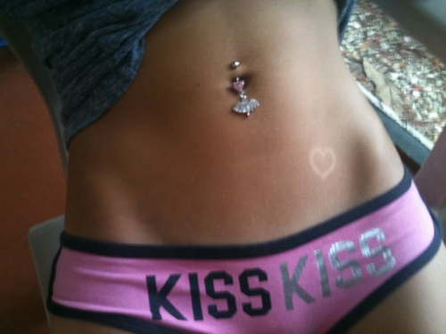Check out this classic heart-shaped tanning sticker for achieving that can't-miss beach body art—just hope it's the only heart you're breaking this summer! 💔✨ #SkincareGoals #TanningTrends