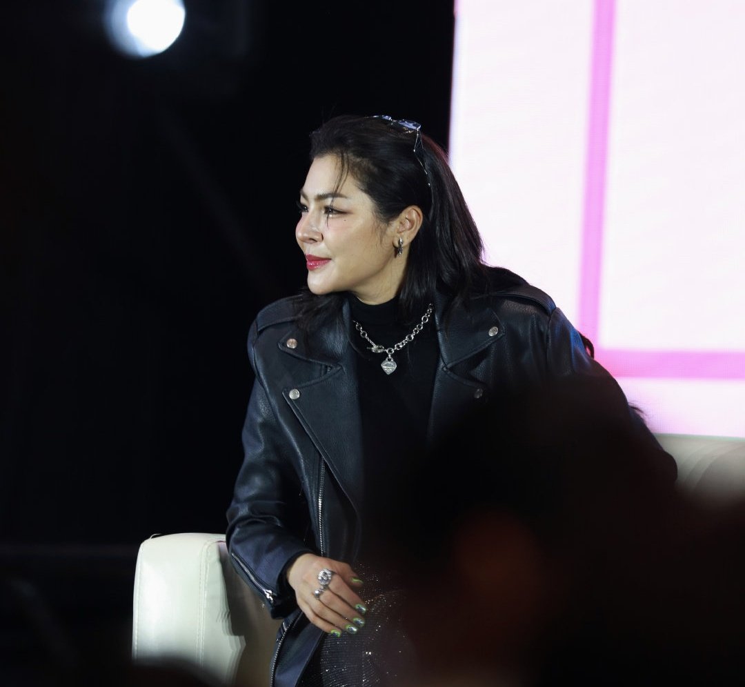 Yoko <a href="/Yoko_apasra/">Apasra</a> can i be Faye's dog 👉🏻👈🏻

FAYE QINGDAO FAN DAY
#FayeFMQingDao