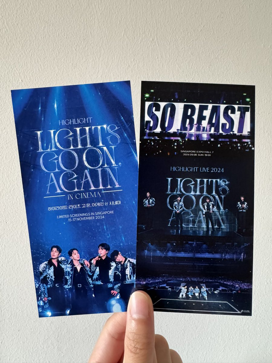 HIGHLIGHTSG's tweet photo. Here’s our super cute mini keychains with our rosebulb keychain from the concert fansupport!

We are also giving away printed card of LGOA movie poster + LGOA in Singapore photos for memorabilia! Whilst stocks last! ❤️

#15YearsWithHighlightinSG https://t.co/A4bNIbIyan