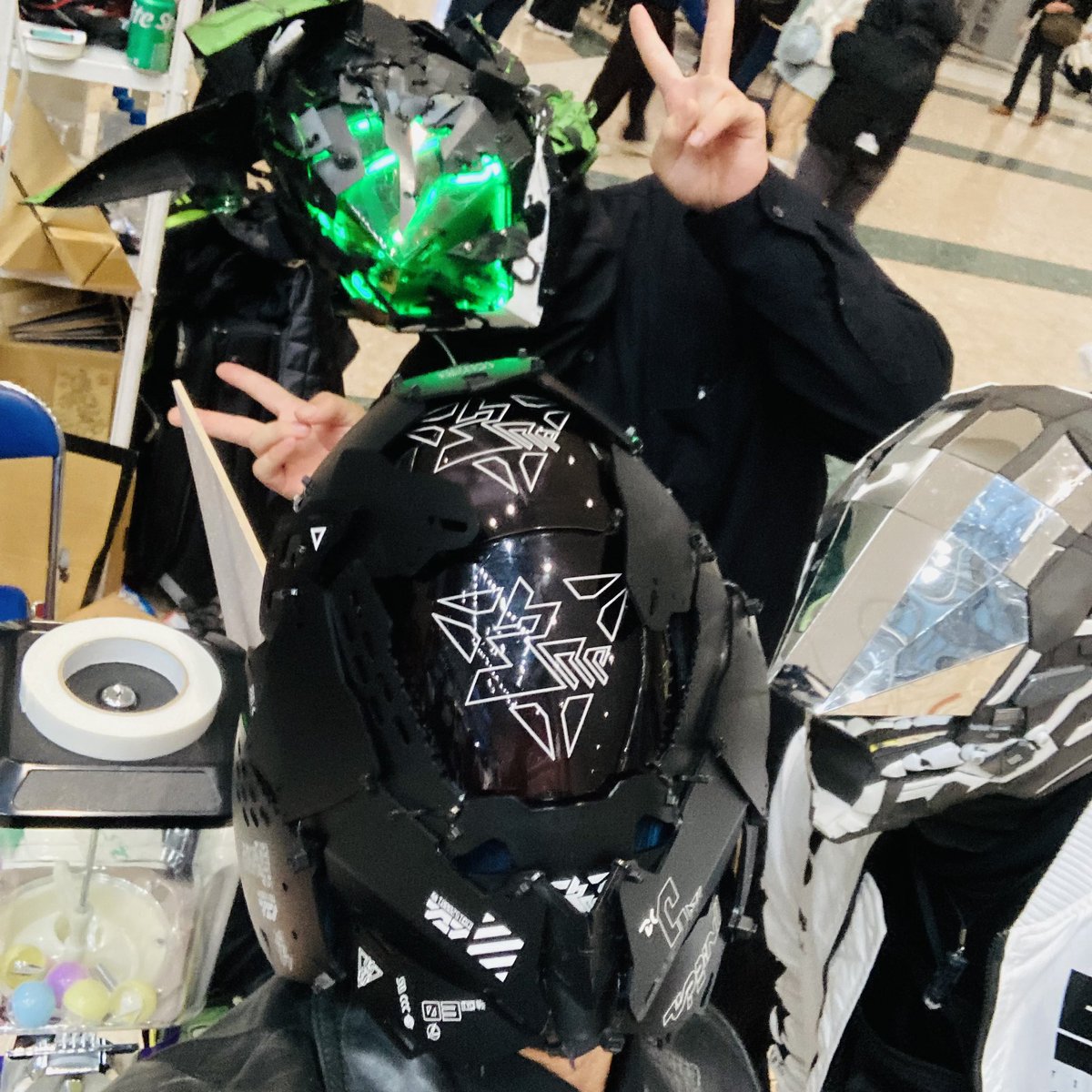 sho42831185's tweet image. D-27 ブースにて。
メカヘッドの皆さんと

皆さんカッコイイ…！！
#Parallelsummit
#デザフェス60