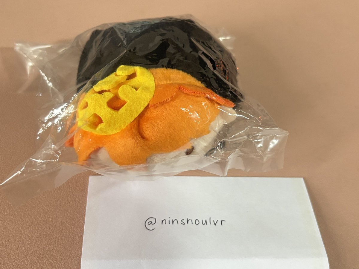 ꒰ wts lfb haikyuu ph ꒱ #ninshousells 

hinata crown noru set …! 🎀🍊

𓏔 ₱1,200
𓏔 mop: gcash 
𓏔 mod: j&amp;t

got op hence the price 

message me to claim ^__^