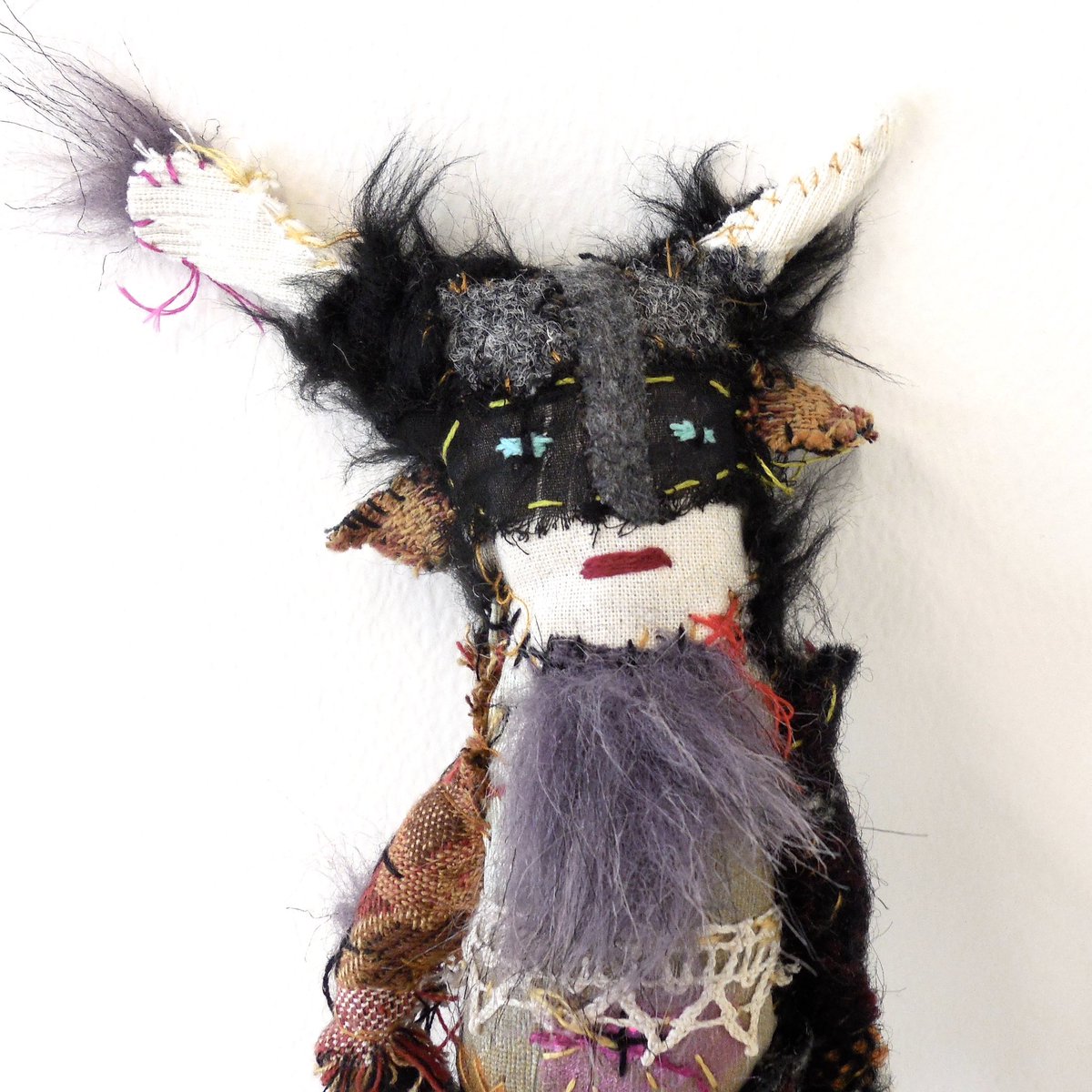 bunnvamp's tweet photo. After much humming and hawing I’ve put Bison Boy on Etsy ( https://t.co/kIJ6SmumG4 - please use this link to view the shop and buy). Hard decision, but it’s time for him to go out into the world and find a proper home.
.
#bison #textileart #artdoll #softsculpture #ccmakers https://t.co/68eC7NLxPk