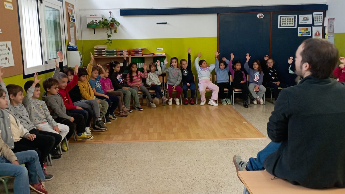 La setmana passada, les classes de la Capoeira i la Dansa del Vano (2n) vam poder conèixer de ben a prop els instruments de la cobla de la mà d'en <a href="/MagiCanyelles/">Magí Canyelles</a>.

🥁🎺🎶