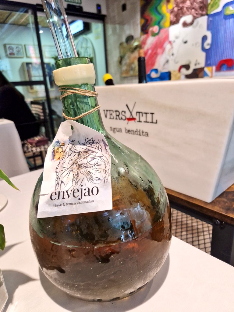 José Luis Priego Bermejo (@vinocomplutense) on Twitter photo Restaurante Versátil, Zarza de Granadilla, Cáceres. Los hermanos Hernández Talaván, gente con 🌟, han creado un espacio cálido y cercano, con un delicado menú basado en productos extremeños.
Bebimos Haragán Reserva Especial de <a href="/pagobalancines/">Pago los Balancines</a> y alguna sorpresa como Envejao. Restaurante Versátil, Zarza de Granadilla, Cáceres. Los hermanos Hernández Talaván, gente con 🌟, han creado un espacio cálido y cercano, con un delicado menú basado en productos extremeños.
Bebimos Haragán Reserva Especial de <a href="/pagobalancines/">Pago los Balancines</a> y alguna sorpresa como Envejao.