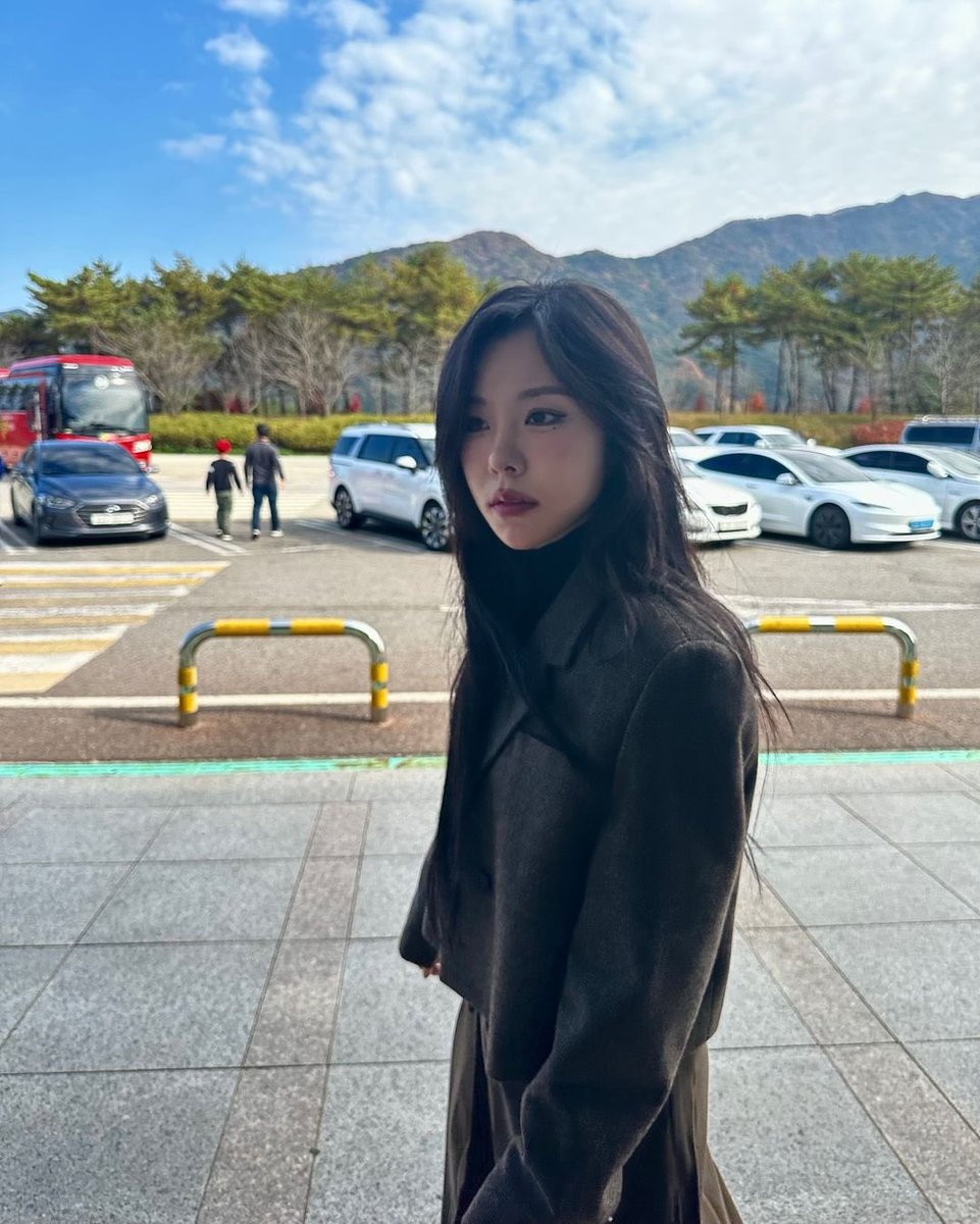 휘인님식 깔끔단정하객룩이 조타,,