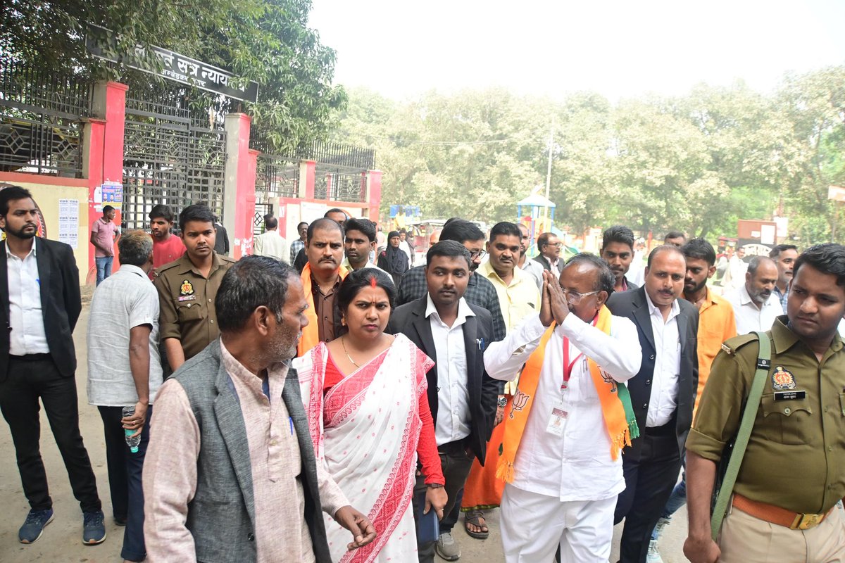 DharmraajNishad's tweet photo. अकबरपुर कलेक्ट्रेट में जनसंपर्क कर क्षेत्रवासियों से मिलकर आगामी20 नवम्बर के लिए समर्थन मांगा। विकास, सुशासन और न्यायिक सहयोग का भरोसा दिलाया।

आपका वोट, आपका अधिकार!
आइए, क्षेत्र के विकास में सहभागी बनें। 
#धर्मराजबीजेपी #कटेहरीउपचुनाव2024 #कटेहरी #विकास #जनसेवा https://t.co/knEvTvetPZ