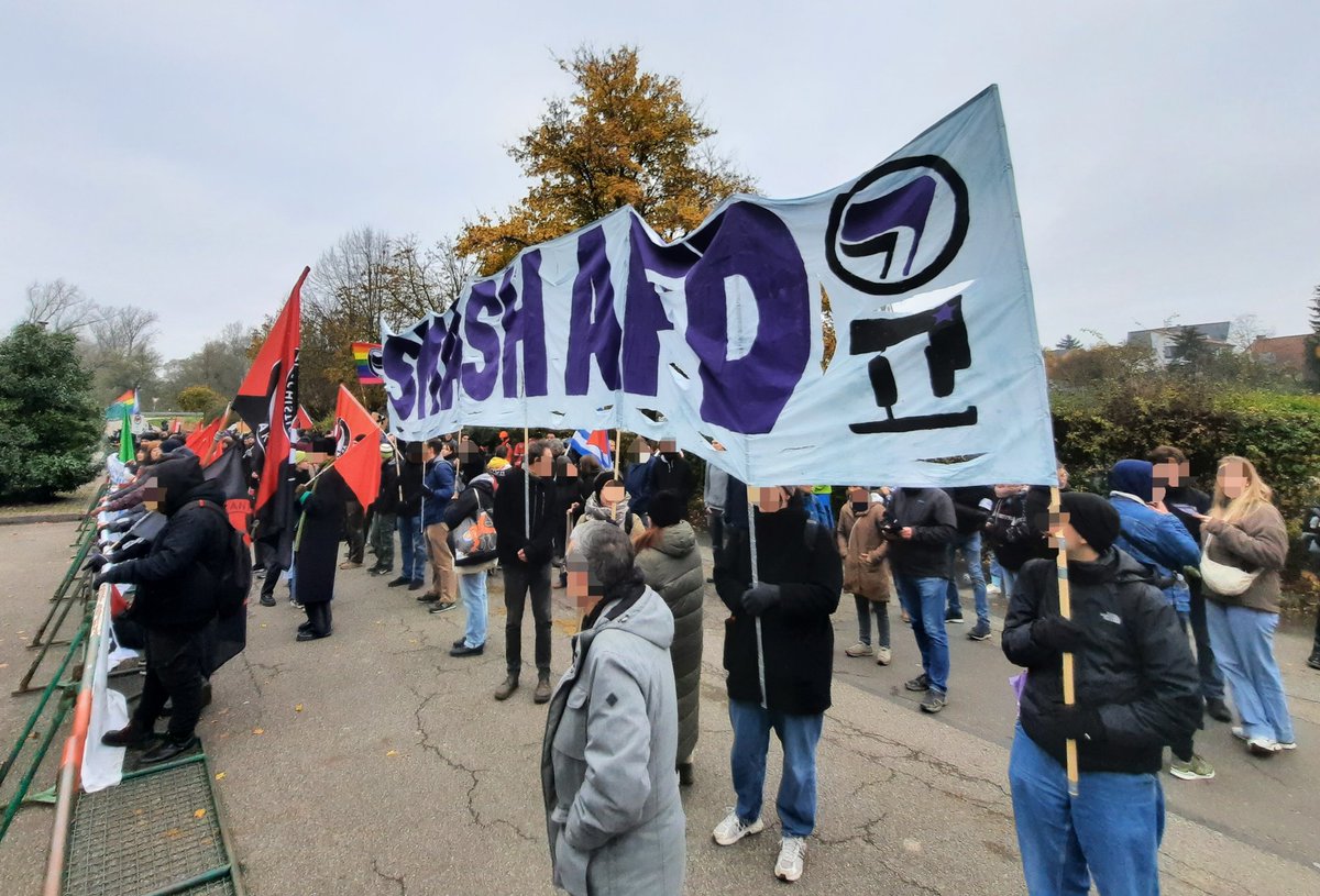 DasRoteSignal's tweet image. Proteste gg. den Landesparteitag der #NoAfD in #Ketsch (Baden). #Antifa-Demo mit 200 TN und #FestDerVielfalt mit 300+ TN. #FCKAFD #FCKNZS #AfD #Antifaschismus #AIHD #VVN #VVNBdA #FightFascism #lpt24