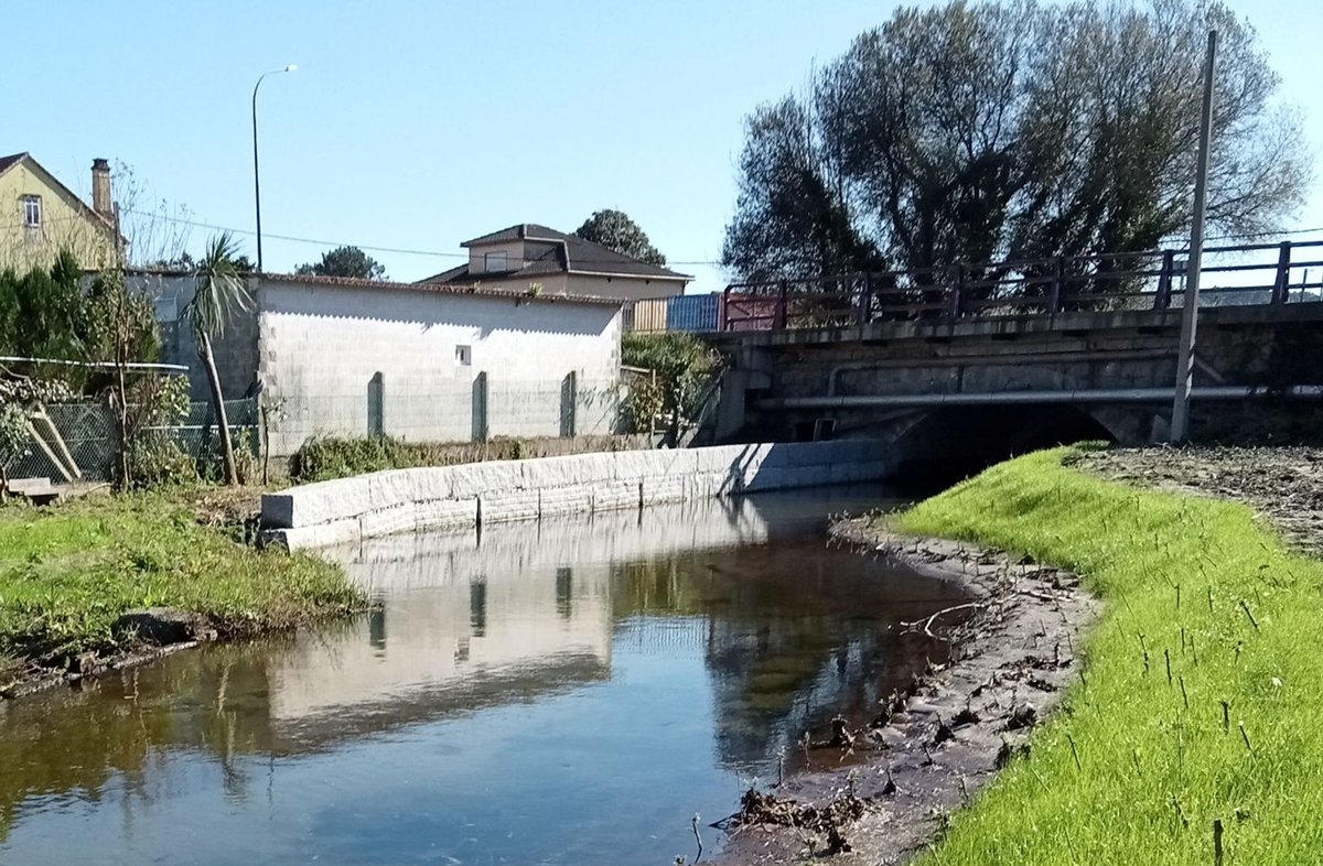 MAmbienteXunta's tweet image. 💧 A área do río Louro entre a estrada PO-548 e a liña do ferrocarril, no concello de Valga, está máis preparada ante o risco de inundación

🚧 O investimento de 380.000€ de Augas de Galicia, cofinanciado con fondos Feder, permitiu elevar a capacidade hidráulica da canle fluvial