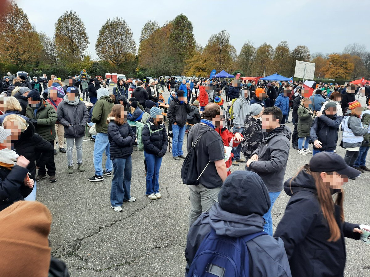 DasRoteSignal's tweet image. Proteste gg. den Landesparteitag der #NoAfD in #Ketsch (Baden). #Antifa-Demo mit 200 TN und #FestDerVielfalt mit 300+ TN. #FCKAFD #FCKNZS #AfD #Antifaschismus #AIHD #VVN #VVNBdA #FightFascism #lpt24