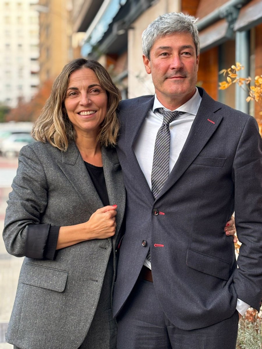 7 años...
Tesis o PhD finalizado.
Momentos de ilusión, fuerza, dudas, pereza, alegría... hoy día de defensa : nervios! Y cuando pensaba que ya se acababa, descubres el comienzo de todo: aquí llegas #5Cabás 
Esto es juntos <a href="/larbeam/">Leire Arbea</a> #designthinking #creatividad #ciencia
#edumed