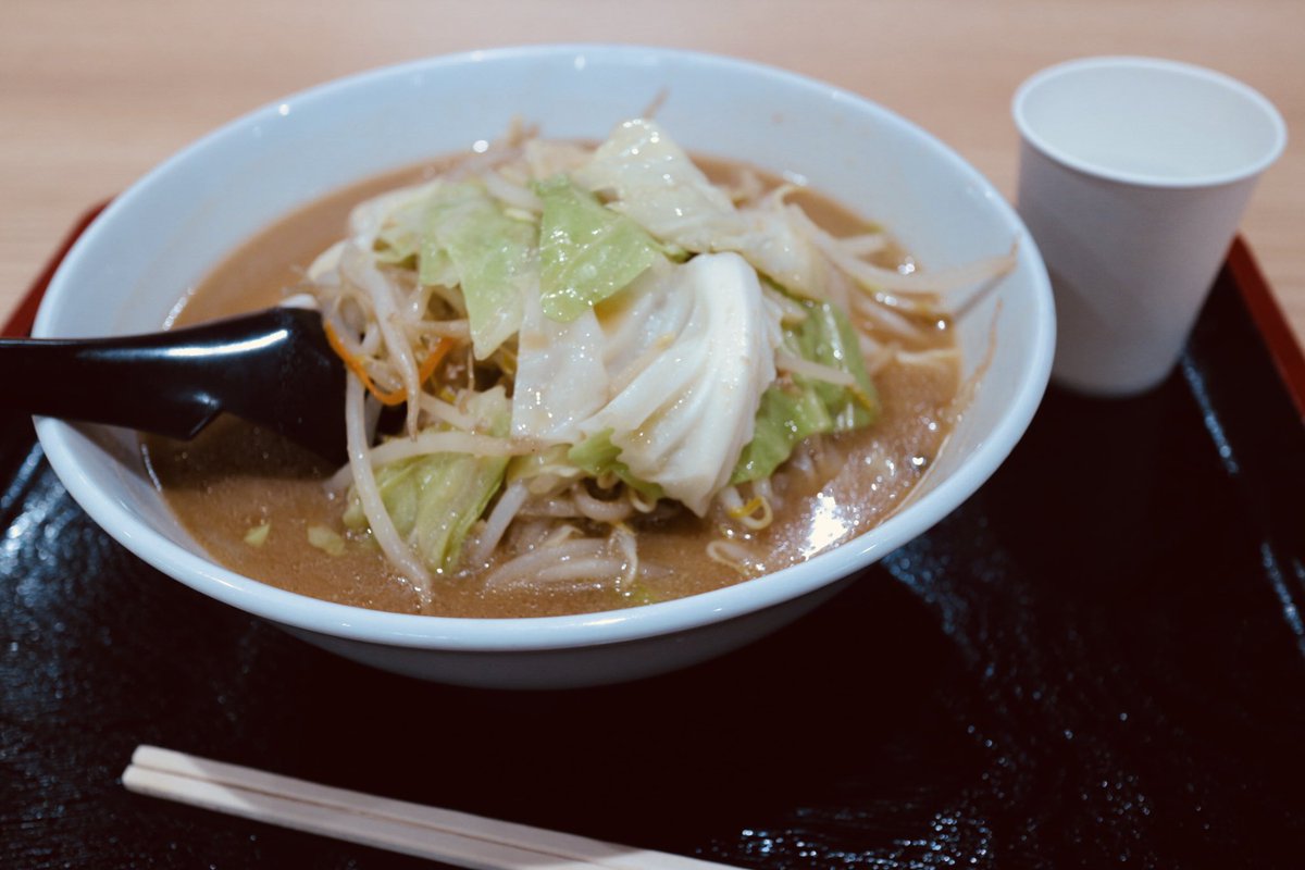 pfmbass's tweet photo. 今日のお昼は
復活した弘前のソウルフード「中みそ」！
にんにくと生姜がきいたパンチのあるスープと少し甘めの味噌、たっぷり野菜、細めの中華麺で作った味噌ラーメン
体がポカポカと温まって美味しかったです^ ^
＃弘前
＃中みそ https://t.co/YZbcNwSr73