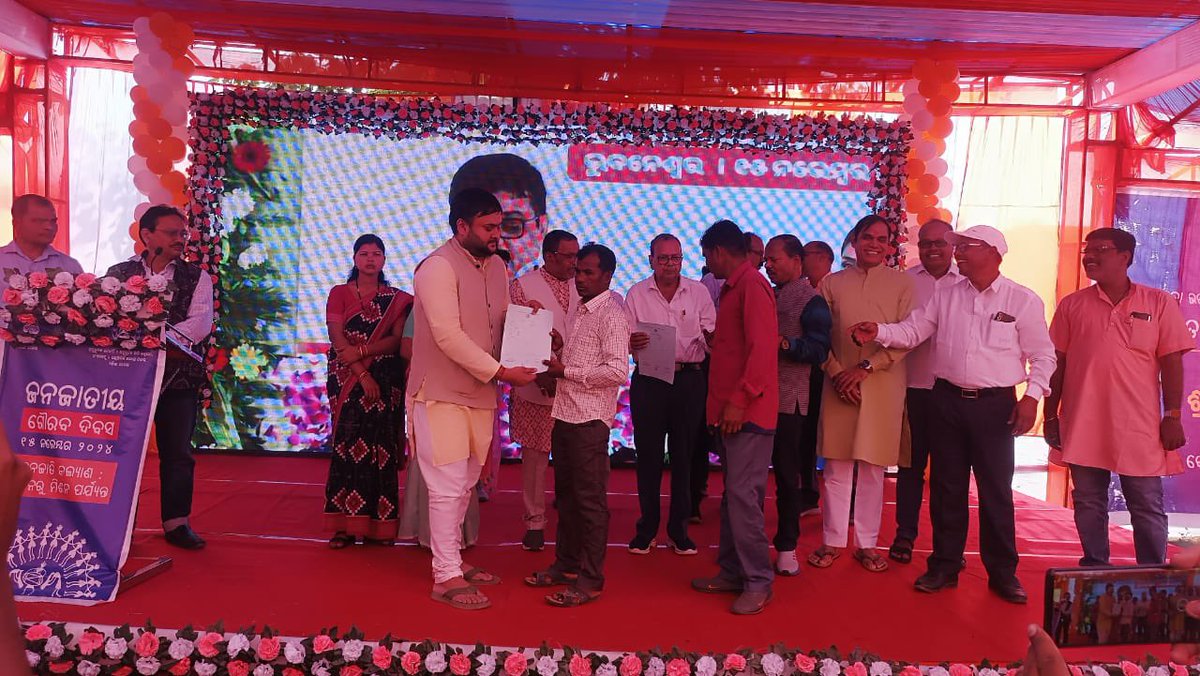 On behalf of Hon’ble MP Kalahandi, Rani Saa Malvika Devi Ji, attended #JanjatiyaGauravDiwas at Komna, honoring Bhagwan Birsa Munda Ji.

Distributed land pattas to tribal families, reaffirming our govt’s commitment to empowering the landless.

<a href="/BPSethi/">Bishnupadaa Setthi</a> <a href="/scstdevdept/">ST & SC Development Department</a> <a href="/NCSC_GoI/">National Commission for Scheduled Castes</a>