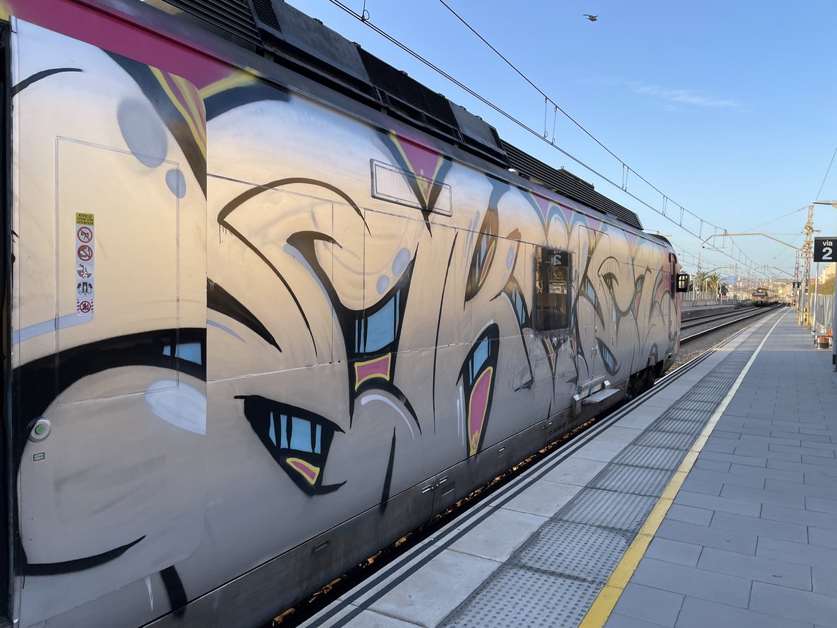 llumat's tweet image. Quanta impunitat. Tot el viatge sense poder veure l’exterior…. @rodalies