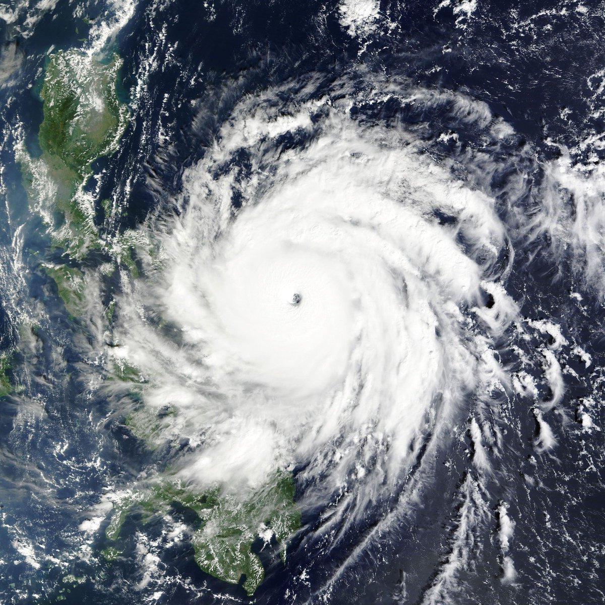 TropicsWeather's tweet photo. Super Typhoon MAN-YI (#PepitoPH) is set to strike the Bicol Region as a Category 5 super typhoon tonight. It currently possesses a robust structure with a stadium effect-induced eye. https://t.co/y9duwqWQlN