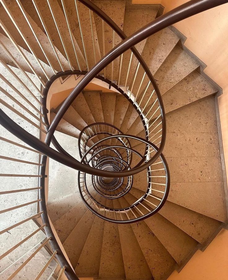 atkoksal's tweet image. Uzun zamandır minimal haliyle beni cezbeden bir merdivene rastlamamıştım. Bu örnek beni mutlu etti.

Konut merdiceni, Julio Lafuente ve Gaetano Rebecchini (1977)