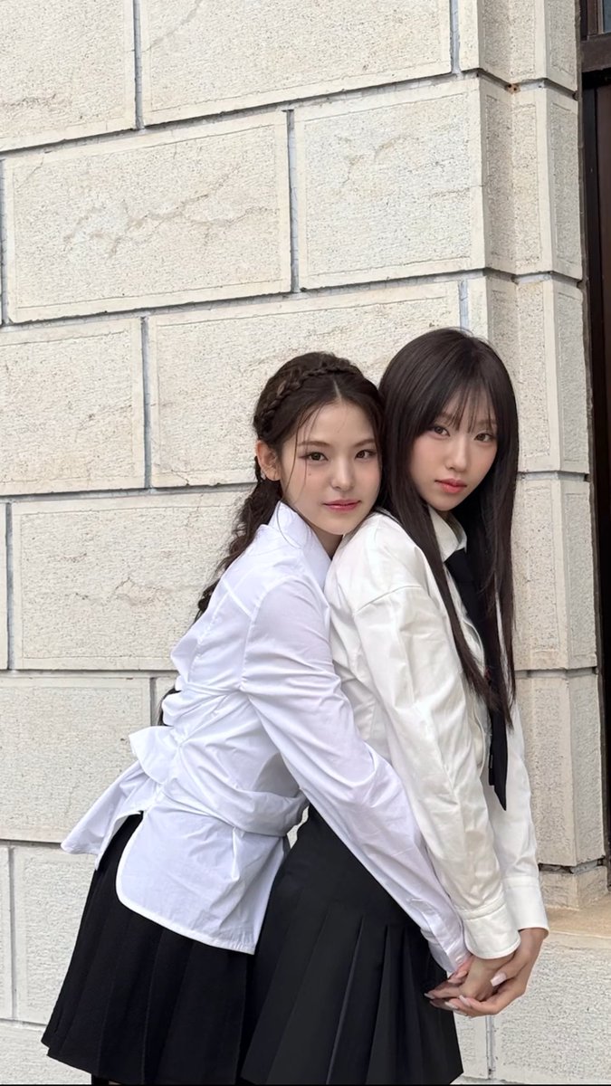 mai files tweet media