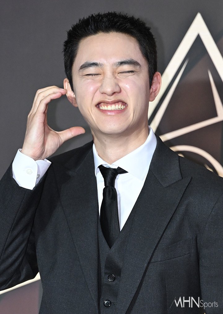 kokokbop's tweet photo. KYUNGSOO DOING THE HEART CHEEK POSE IS EVERYTHING TO ME 😭😭😭 https://t.co/w7zogRIwL9