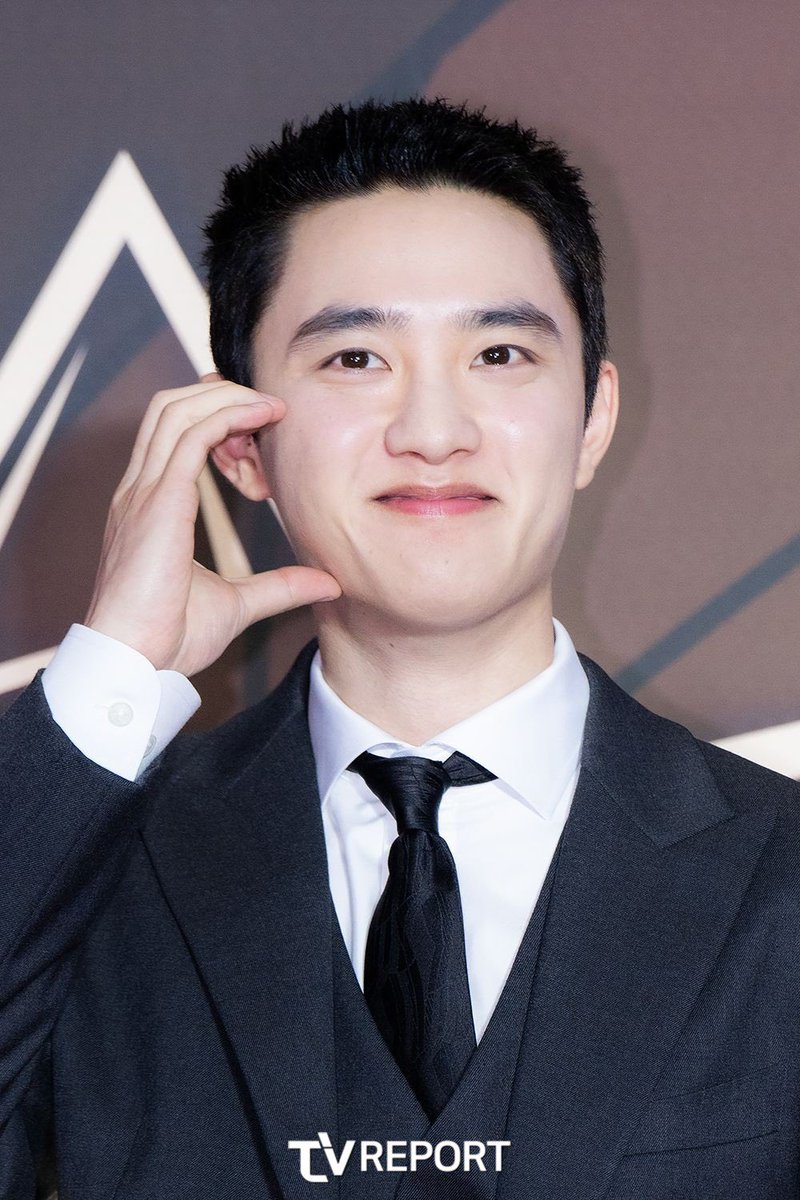 kokokbop's tweet photo. KYUNGSOO DOING THE HEART CHEEK POSE IS EVERYTHING TO ME 😭😭😭 https://t.co/w7zogRIwL9