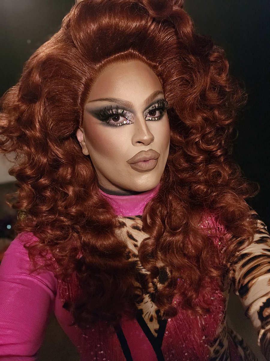 Chappel roan night was lit yall !!

Sidenote im migrating to the other app 💙🦋 so follow me there it's also lylacdoesdrag
