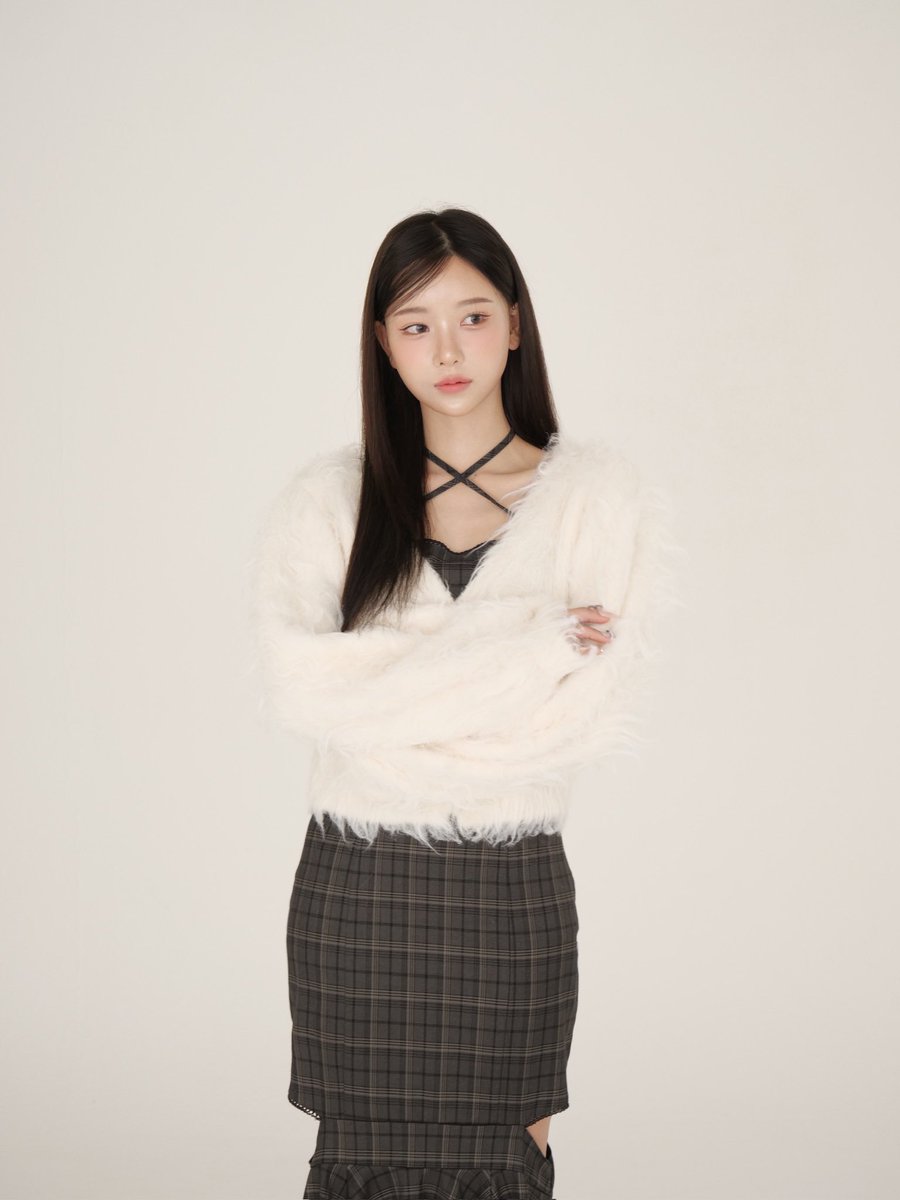 YILON_official's tweet photo. 本日21:00から再販売のアイテム。
【 Cutout check op 】
大胆なカットアウトがポイントのキャミワンピース。
秋冬定番のチェック生地を使用しました。
ウエストのくびれと裾の広がりのバランスにこだわり、スタイルアップも叶うワンピースです。
#YILON #チェックワンピース https://t.co/lwfRRKOf07