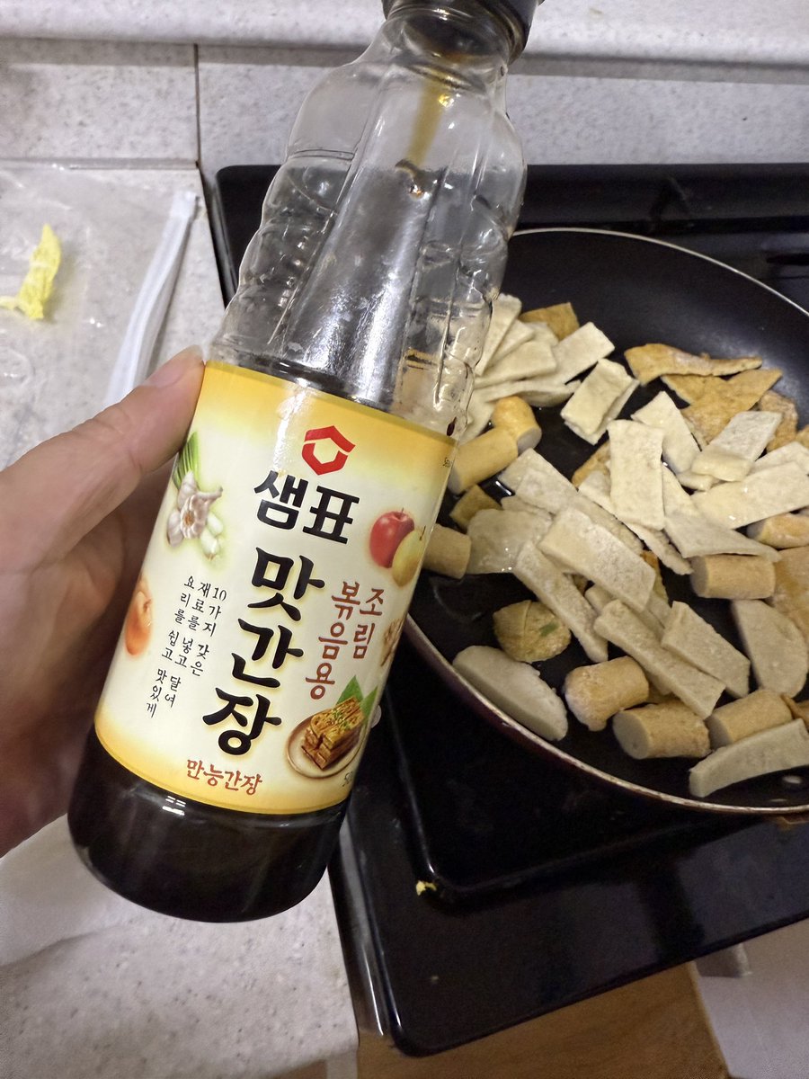 얘두라 내가 연두 체험단이 되었단마랴!!
그래서 지금 배춧국 끓이고 어묵 졸이는데 나 샘표 조아하네??? ㅎㅎㅎㅎ 연두도 먹던거.
동구밭 비누도 와써!
<a href="/Yondu_recipe/">요리에센스 연두</a> <a href="/_donggubat/">동구밭</a>