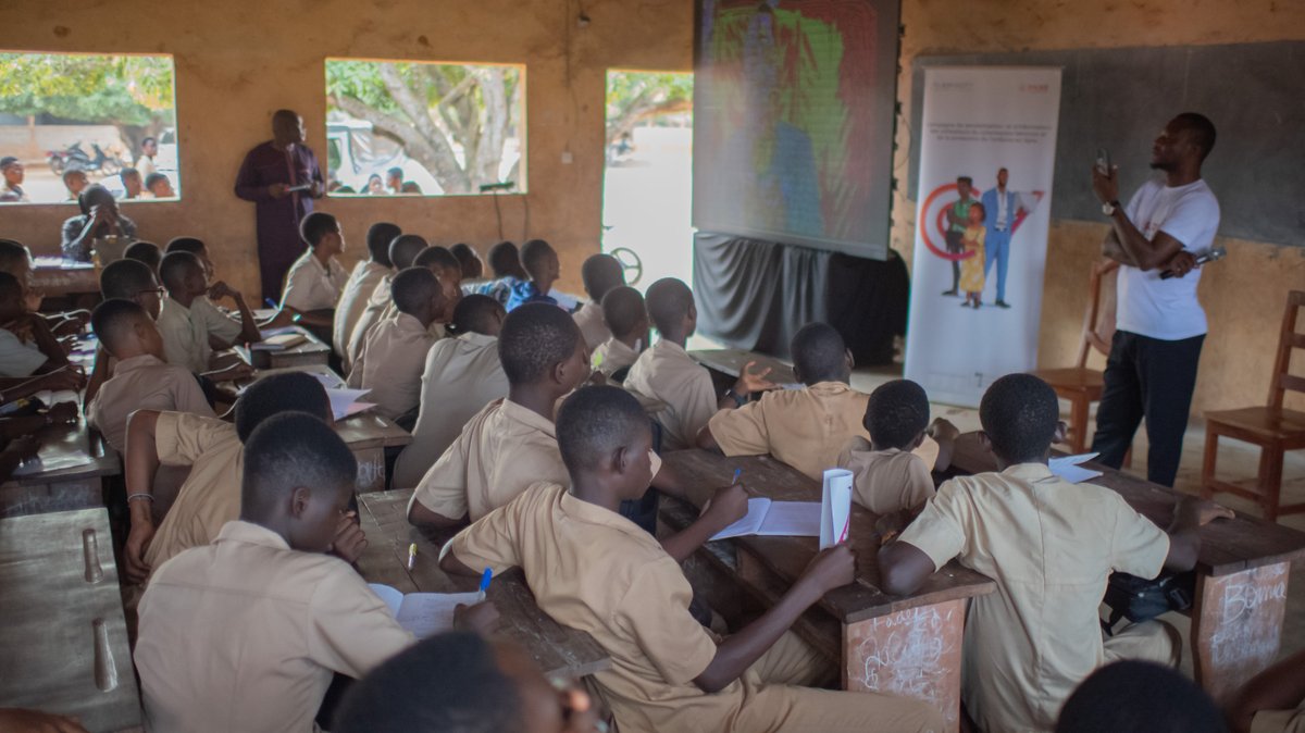 Retour en images : Sensibilisation à la cybersécurité et aux dangers numériques au Lycée Technique de Bohicon le jeudi 7 novembre 2024, l’ASIN a tenu une session de sensibilisation dans le cadre de la campagne PARE. 
#Parebenin #BeninNumerique