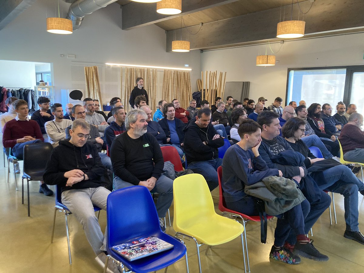 dmorosinotto's tweet photo. Let’s we start @xedotnet .NET Conf 2024 with a room very crowd - #devfriends 🇮🇹❤️#community https://t.co/dcJaj7QXlu