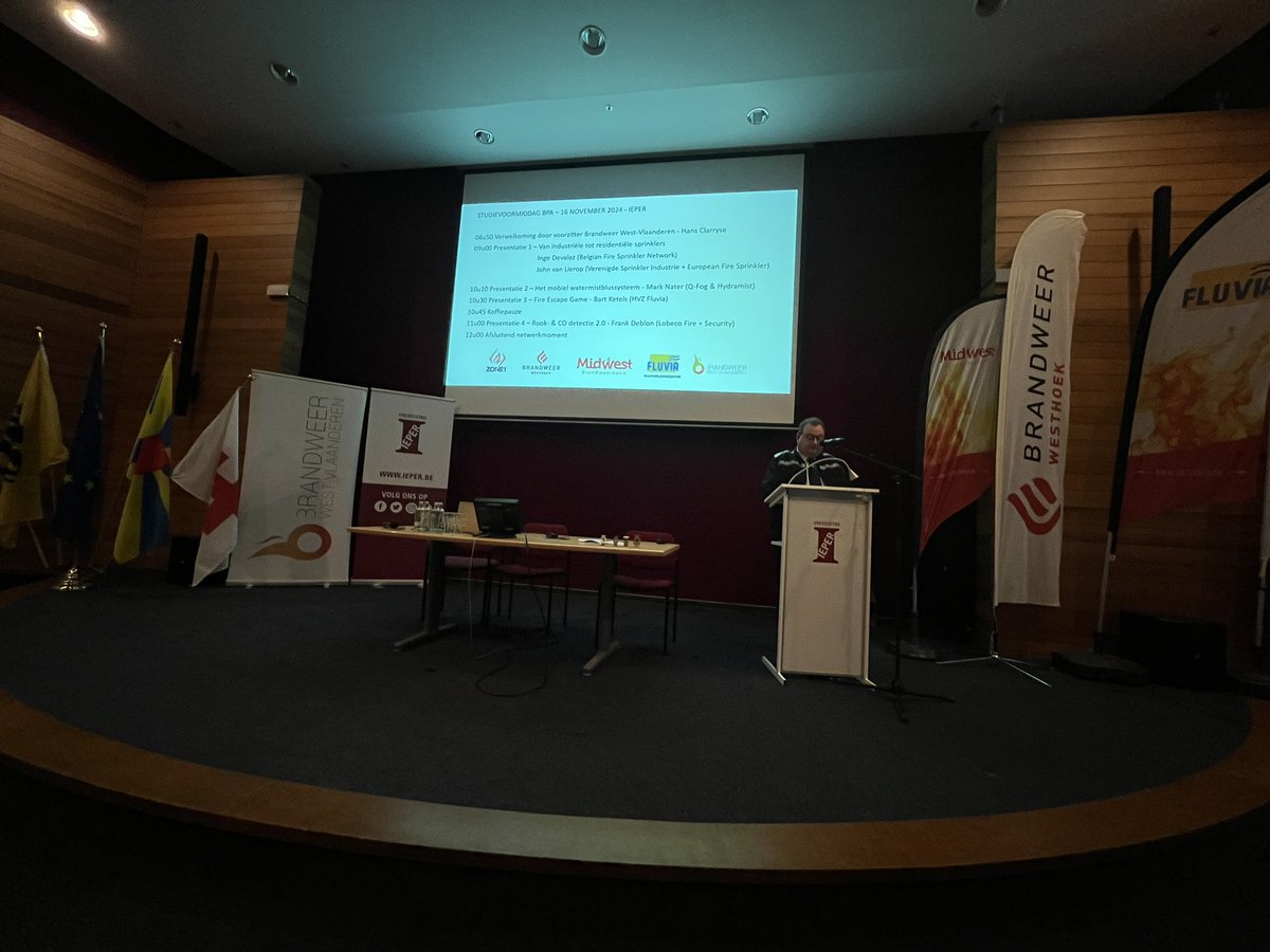 Brw_Westhoek's tweet photo. Vandaag is Brandweer Westhoek gastzone voor de jaarlijkse studiedag van de brandpreventieadviseurs.  Een boeiende reeks presentaties om nieuwe inzichten te verwerven inzake brandveiligheid. https://t.co/iBa5s41F0N