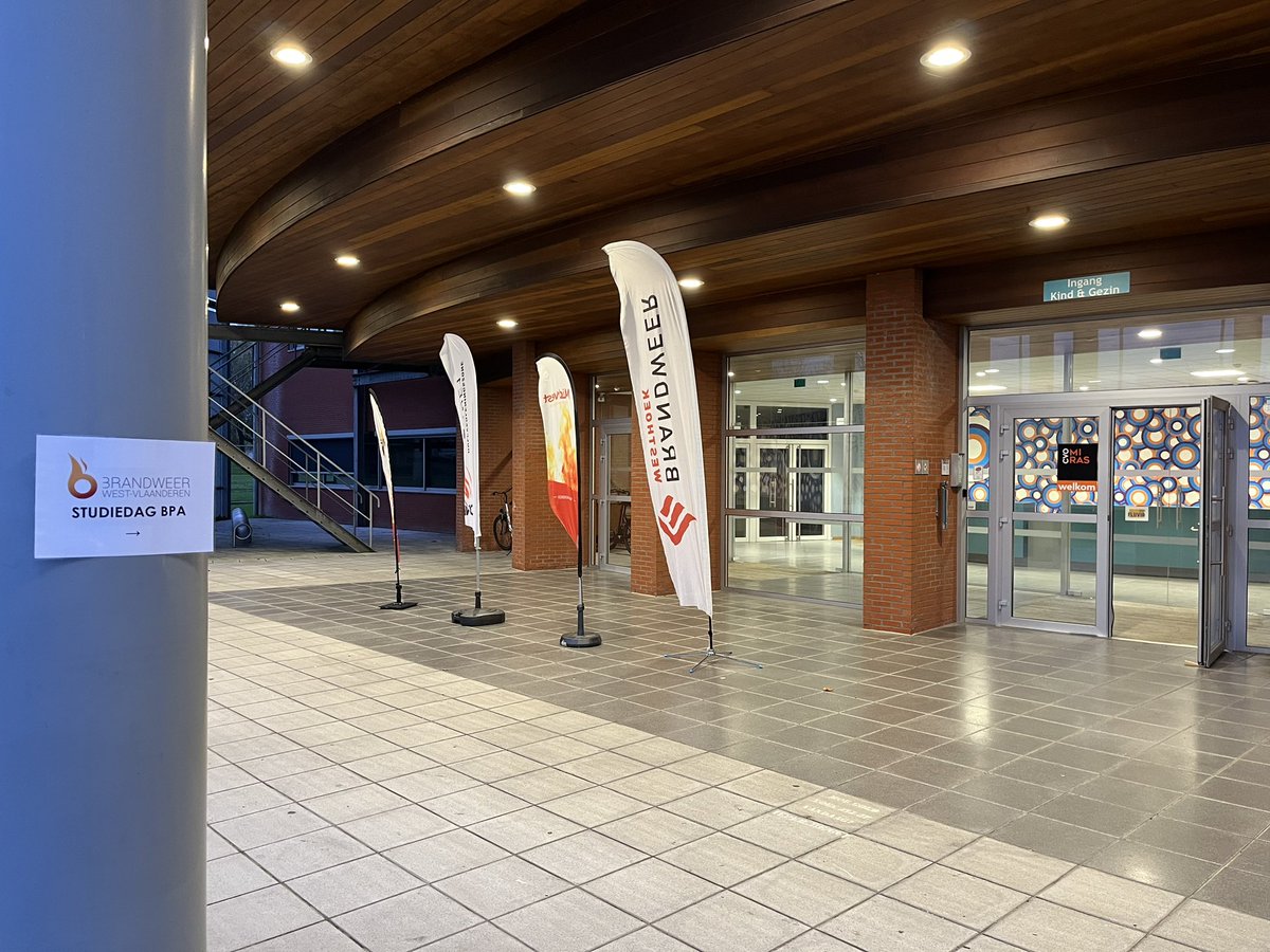 Brw_Westhoek's tweet photo. Vandaag is Brandweer Westhoek gastzone voor de jaarlijkse studiedag van de brandpreventieadviseurs.  Een boeiende reeks presentaties om nieuwe inzichten te verwerven inzake brandveiligheid. https://t.co/iBa5s41F0N