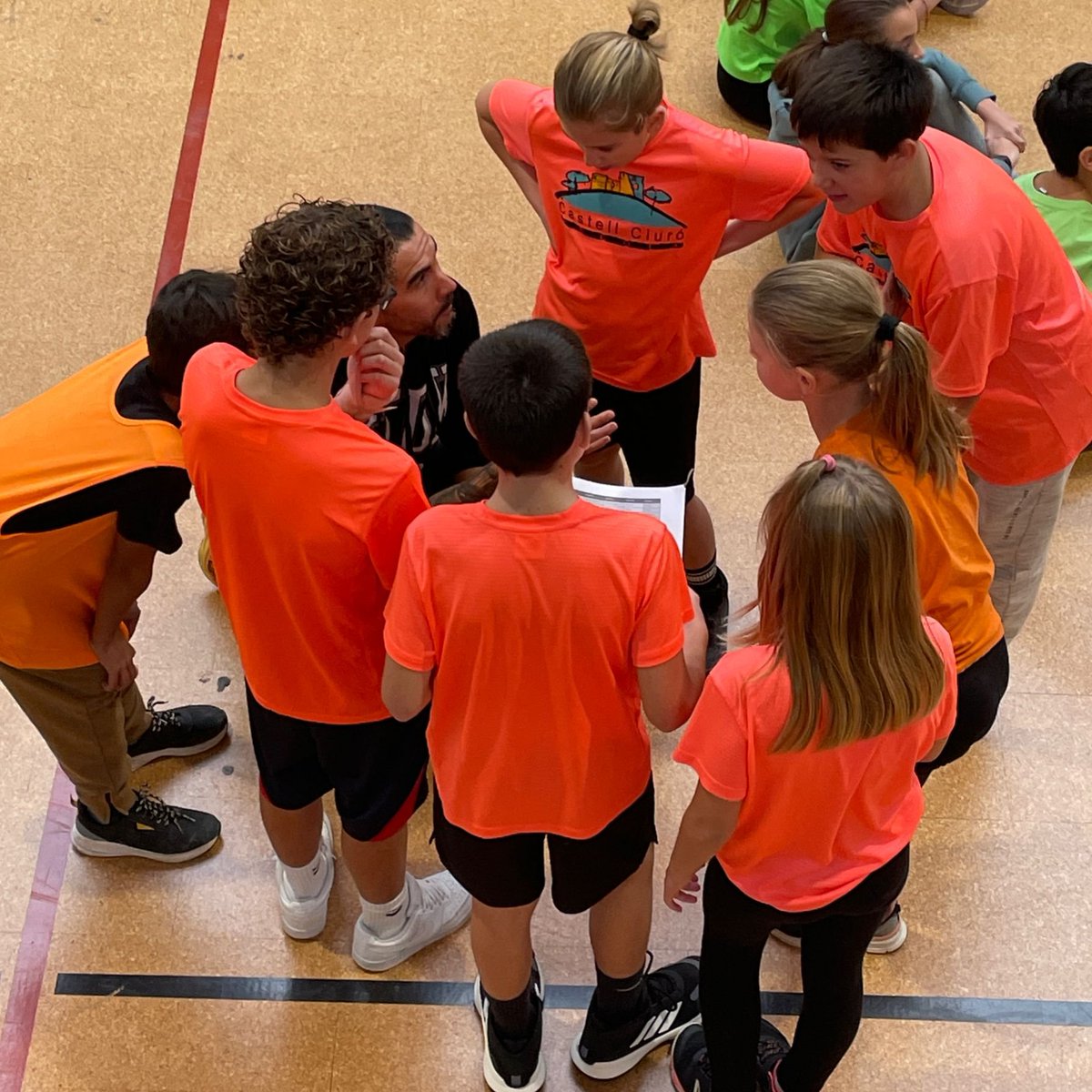 Els dies 8 i 15 de novembre, totes les classes de 4t i 6è de Molins i el Papiol han participat en les Trobades Escolars de Bàsquet al Poliesportiu Municipal.

Hem pogut aprendre, fer esport i compartir el matí amb nois i noies de la mateixa edat.

<a href="/AjMolinsdeRei/">Ajuntament de Molins de Rei</a> <a href="/basquetmolins/">Club Bàsquet Molins</a>