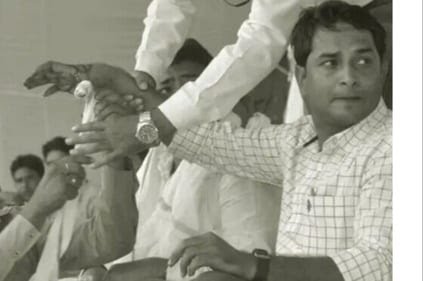 नरेश मीणा का 3 दिन पहले का एक  विडियो सुना जिसमें नरेश कह रहे हैं मुझे उन जैसे नेताओं की तरह बनना है नरेश मीणा जी आपसे अनुरोध है कि आप बेनीवाल, पायलट, गुंजल जो बनना है बनिए क्योंकि आप एक योद्धा है जो लड़ने मरने का माद्दा रखता है...! 
किंतु आपको फौजी चाचा नहीं बनना है आपको हम