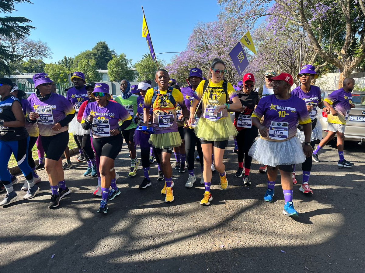 Humbu30's tweet photo. For the love of running #HollywoodbetsJoburg10km @HWAthleticsClub #BeanBus #Venter 💜🔥💜 https://t.co/MAWCjIMNGx