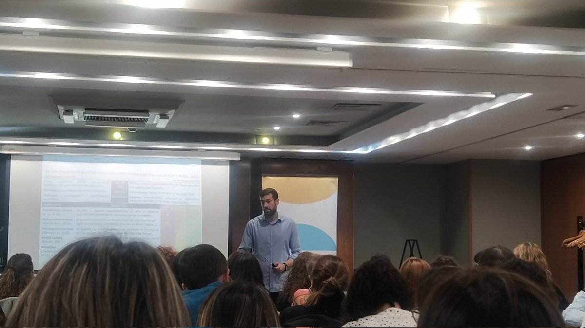 Arrancamos la mañana aprendiendo de intervención en el TDL basada en evidencia científica con <a href="/Julian8290/">Julián Palazón</a> .