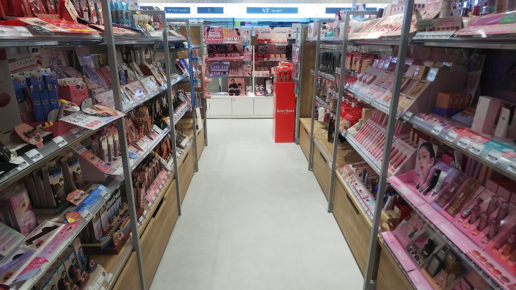 当店のコスメコーナーが超拡大リニューアルオープンしました！ 書店