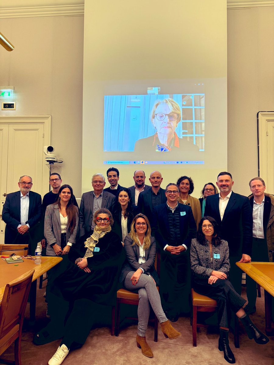 iacovellixavier's tweet image. 🏛 | En marge des débats sur le #PLFSS2025 au Sénat, j’ai organisé hier soir une table ronde sur l&apos;enjeu du surpoids, et de l’obésité infantile. J&apos;ai eu la chance d&apos;avoir des experts qui travaillent, depuis des dizaines d&apos;années, sur le sujet. 

👉Prévention, éducation, mesures…