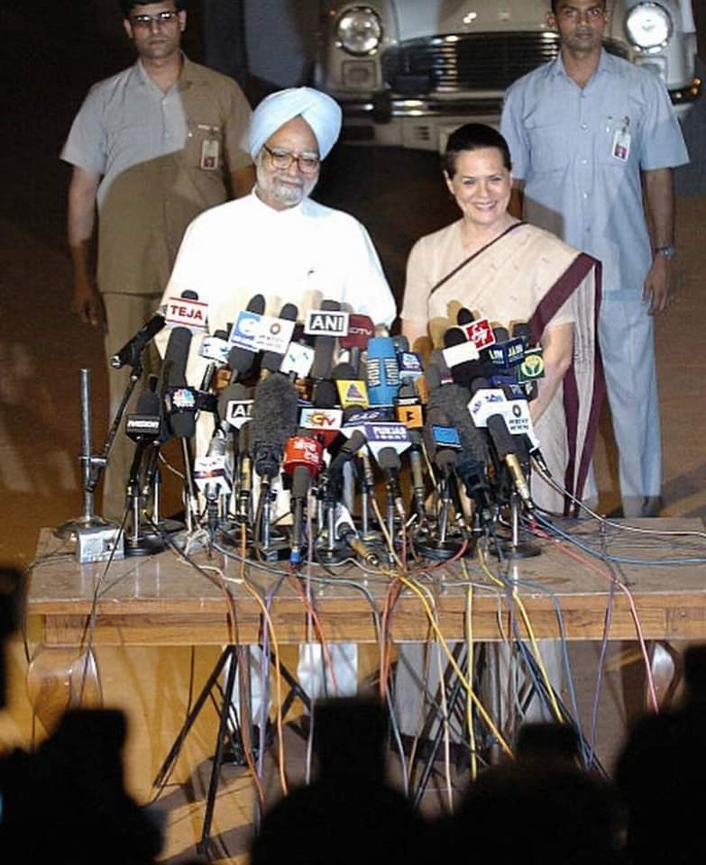 Subytweets's tweet photo. #NationalPressDay The last Indian PM to give a live Press Conference 10 years ago. https://t.co/pGUFi8t32L