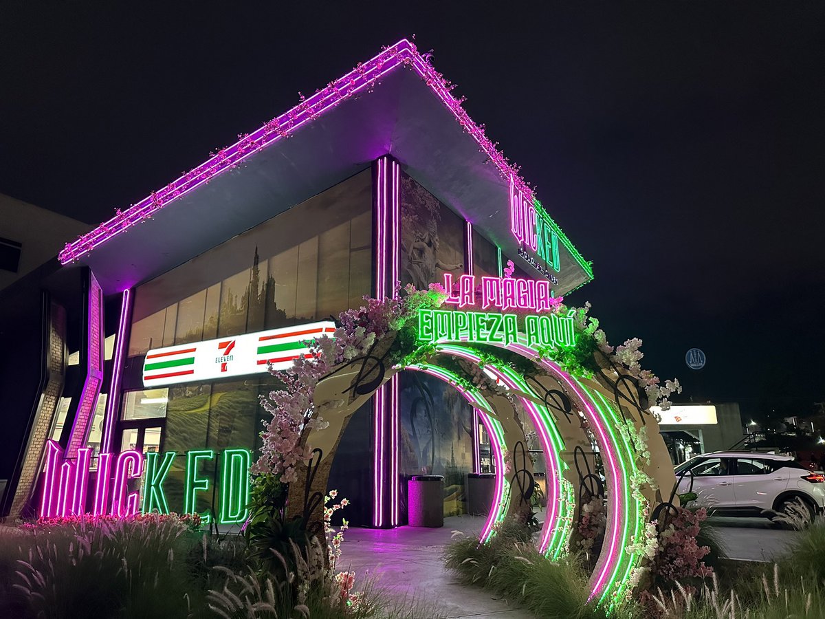 TheWickedSource's tweet image. Wicked themed 7-11 in Mexico.