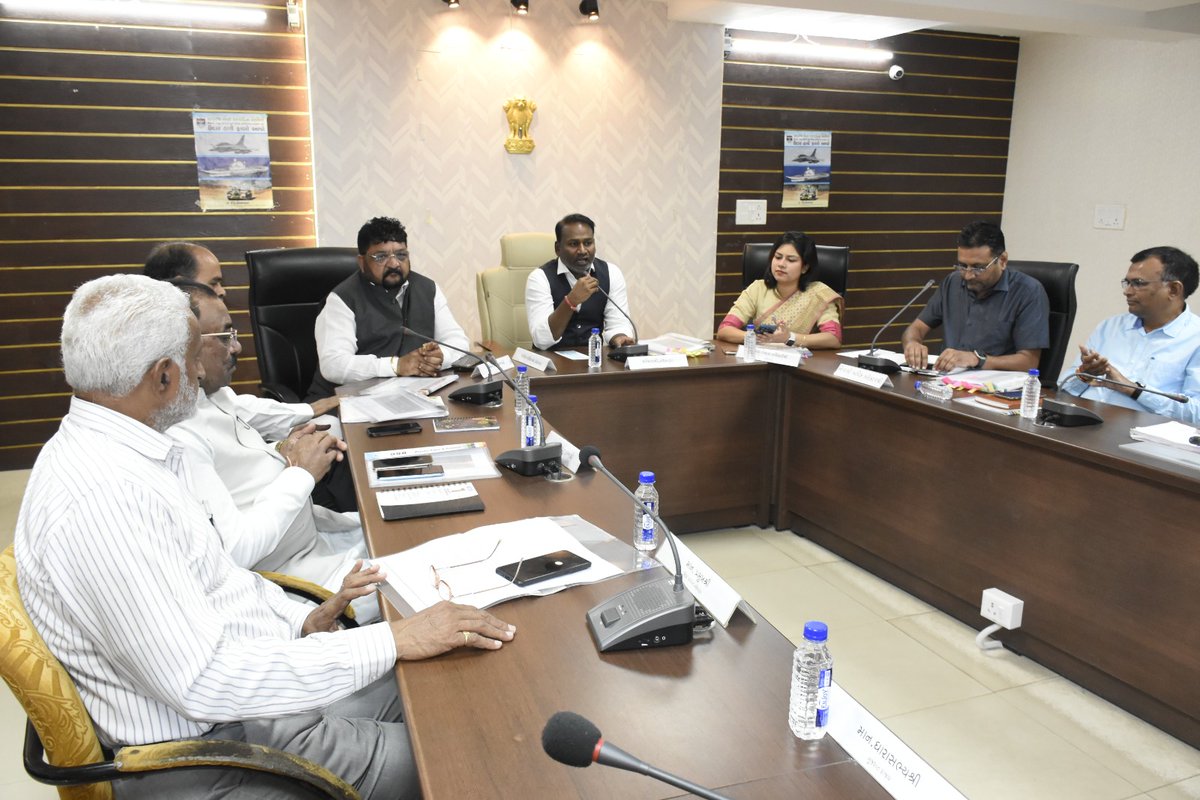 CollectorMeh's tweet image. આજ રોજ માન.પદાધિકારીશ્રીઓની ઉપસ્થિતિમાં જિલ્લાના તમામ અધિકારીશ્રીઓ સાથે મહેસાણા જિલ્લાની &quot;જિલ્લા સંકલન અને ફરિયાદ નિવારણ સમિતિ&quot; ની બેઠક યોજવામાં આવી.

@CMOGuj
@revenuegujarat
@JayantiRavi