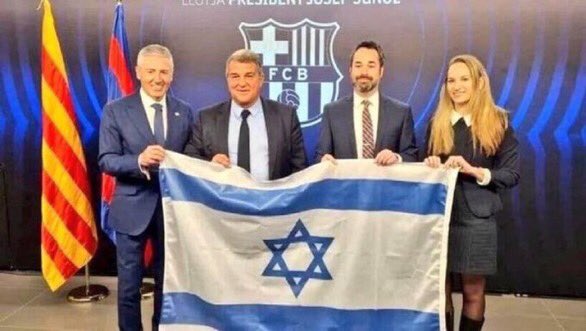 ma01ria00004's tweet photo. قاطعوا فريق برشلونة ؟ https://t.co/FJYYAum0Sp